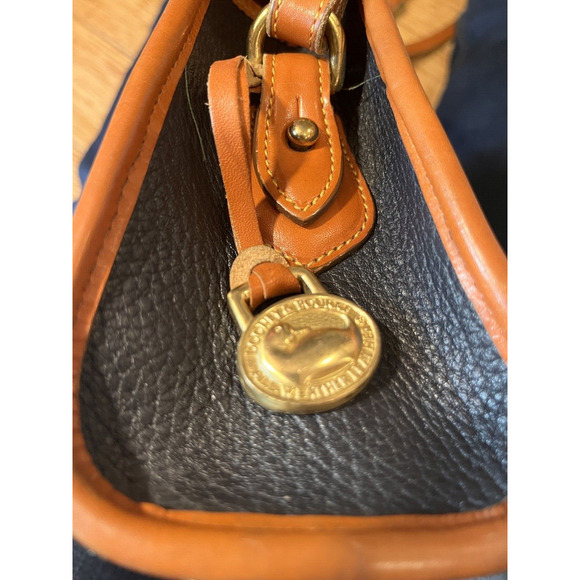 Dooney & Bourke USA Classic Crossbody Bag Pebble Gold Tone / Black Vintage - Picture 16 of 16